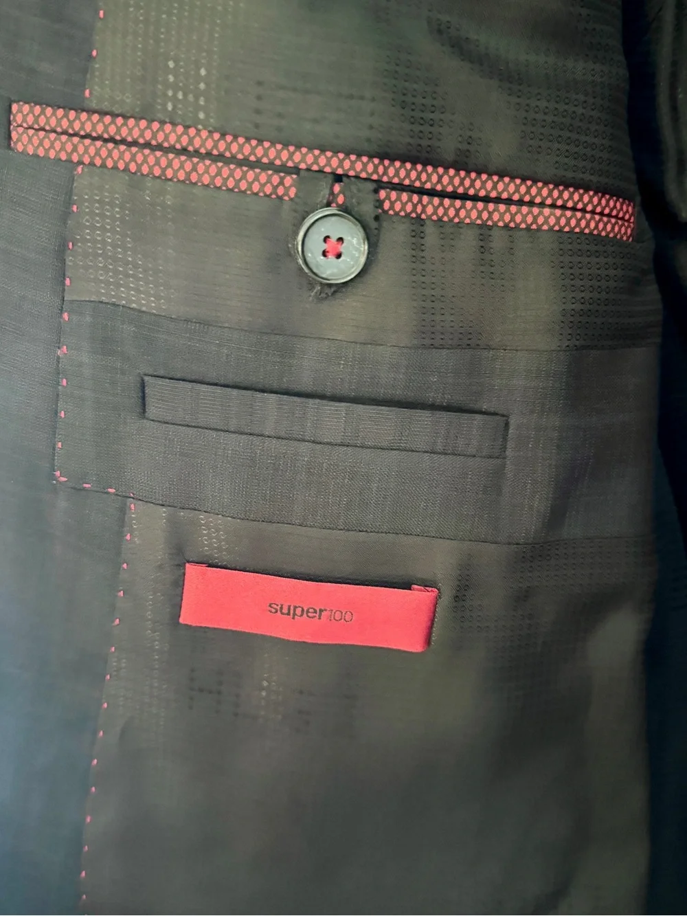HUGO tailored two